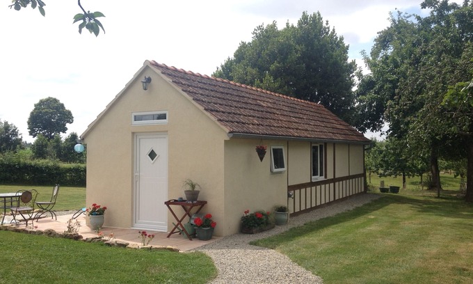 Romagny-Fontenay Ski Chalet | Cosy Chalet - Sleeps 2-3, Peaceful Setting, 5kms To Shops,Linen/Towels Included