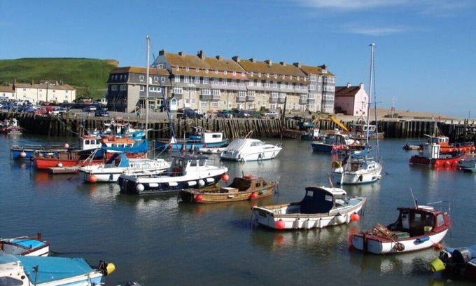 West Bay Apartment | Cosy character apartment overlooking historic harbour and beach