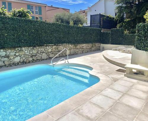 Prado - Republique Apartment | Cosy & Chill Studio avec piscine résidentielle & Proche centre ville- IDéal pour couple et professionels