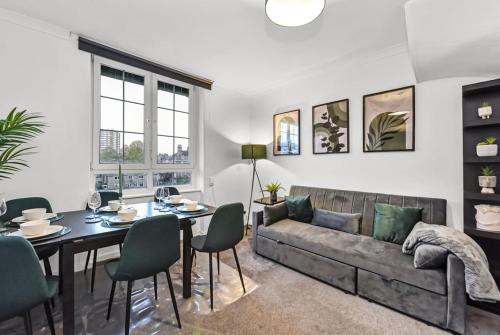 Chaucer Apartment | Cosy Cityscape Two Bed Apartment