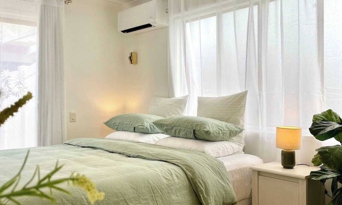 Pacific Paradise Apartment | Cosy Coastal Studio Cabin