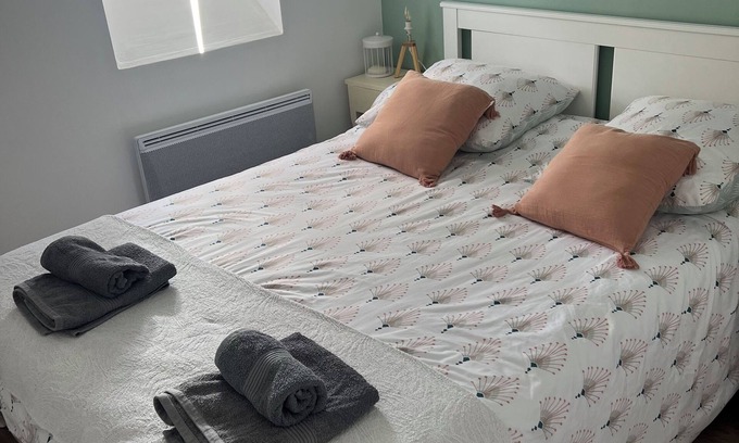 Grandcamp-Maisy House | Cosy cocoon in the heart of the D-Day landing beaches, 900m from the sea.