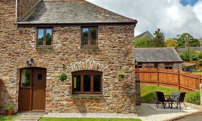 Sheviock Cottage | Cosy Converted Barn Cottage in Peaceful Rural Wooded Setting, Close to the Coast