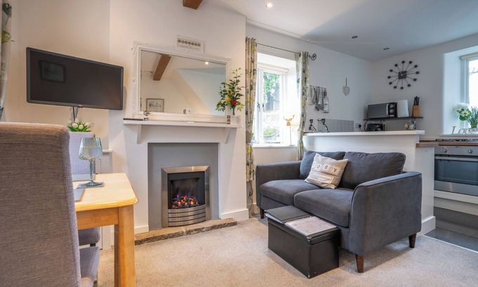 Baslow Cottage | ✨ Cosy Corner Cottage – Romantic Hideaway in the Peak District 🏡