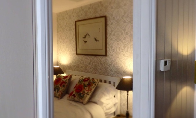 Burford Cottage | Cosy Cotswold - The Snug - cottage in the centre of Burford