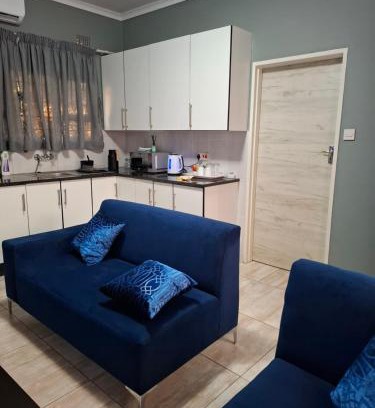 Francistown Apartment | Cosy Cottage 3