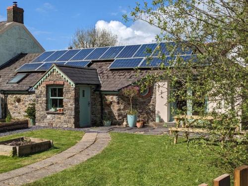 Haverfordwest House | Cosy Cottage Crundale