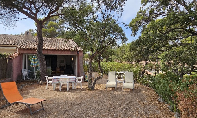 Saint-Raphael House | Cosy cottage for four persons with sea view, garden and shared pool