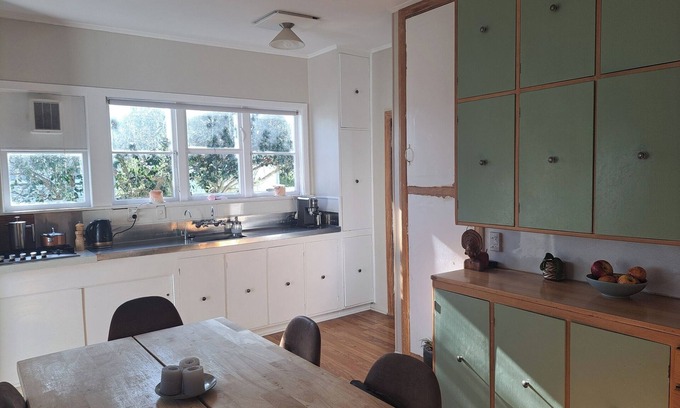 Gisborne House | Cosy Cottage Gisborne nAVAILABLE FOR RHYTHM AND VINES!