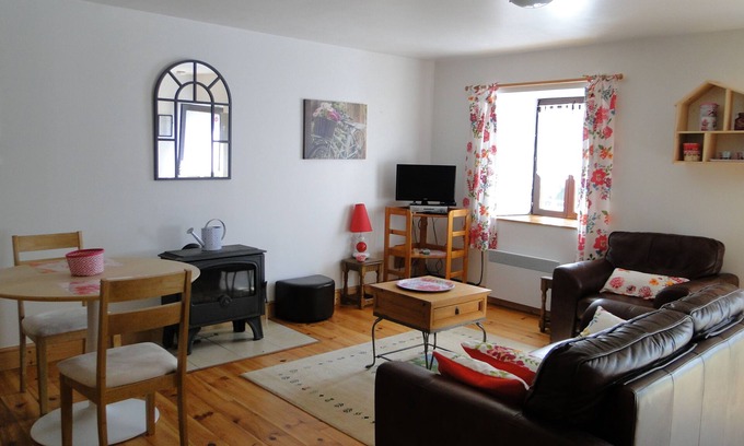 Plouguenast House | Cosy Cottage in the heart of Brittany, Calm and relaxing, Large private garden
