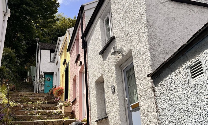 Skewen Cottage | Cosy cottage in the heart of Mumbles, sleeps two with sea view