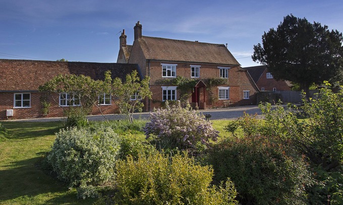 Oxford Cottage | Cosy Cottage near Oxford, in historic property gardens