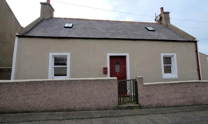 Buckie House | Cosy cottage overlooking the harbour and magnificent view of the Moray coast