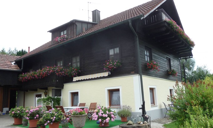 Neuhaus am Inn Cottage | Cosy cottage-style apartment in a quiet and isolated location in a green setting