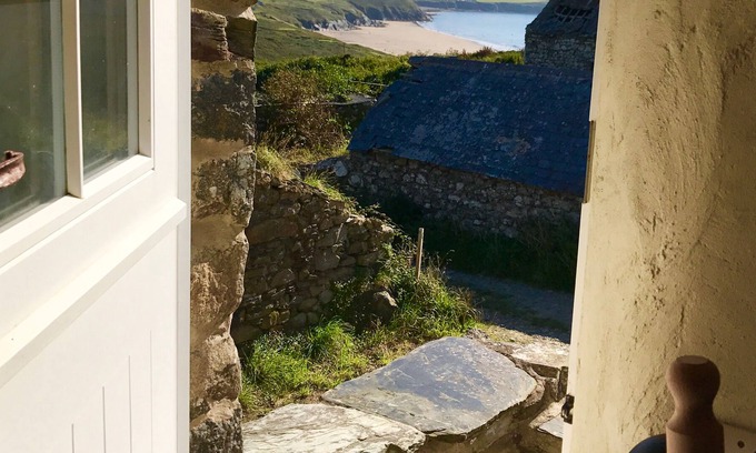 St Brides Cottage | Cosy Cottage with stunning coastal views at the foothill of Carn Llidi mountain