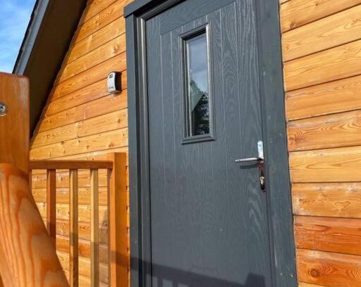 Crieff Apartment | Cosy Country Modern Studio with Patio Space.