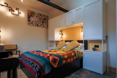 Grafton Regis Apartment | Cosy countryside retreat - Pogo