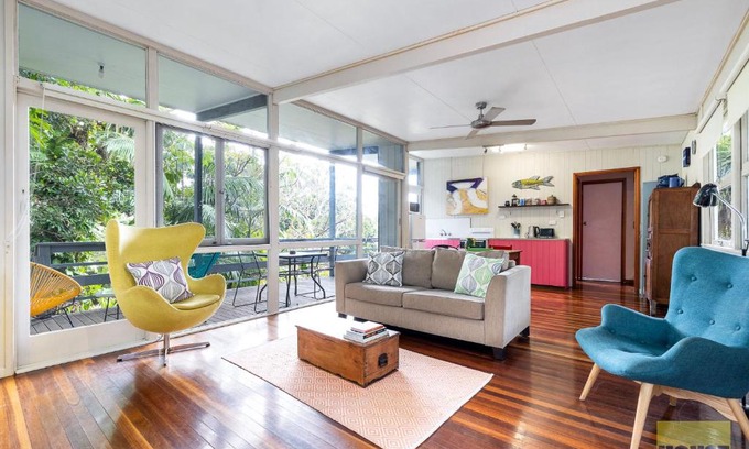 Currumbin Apartment | Cosy Currumbin Cottage