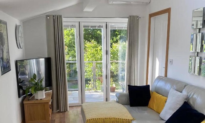Louth Apartment | Cosy dog friendly self contained apartment