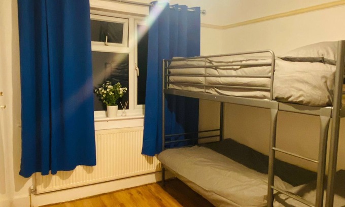 Marlborough House | Cosy Double room - 2 guests -Close to central London-5minsHarrow and Wealdstone