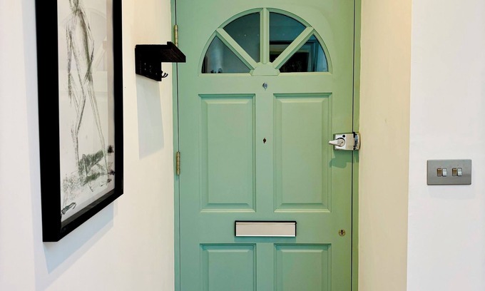Battersea House | Cosy Duplex in Battersea - 10 minutes from central London
