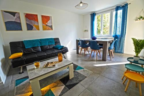 Craponne Apartment | Cosy et urbain en Plein centre ville