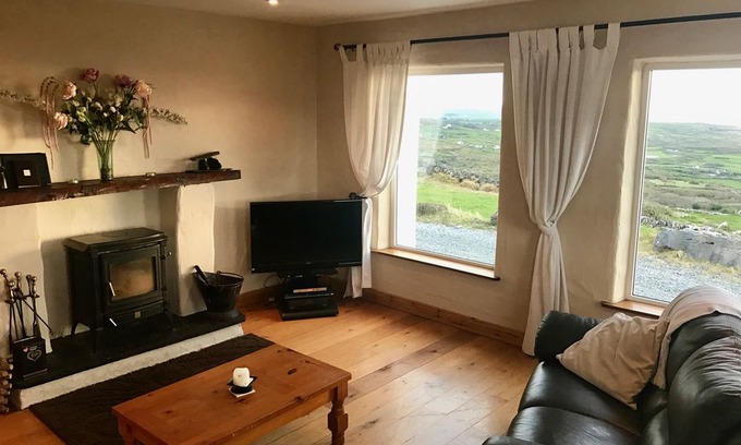 Lisdoonvarna Cabin | Cosy Family Cottage. Spectacular views of the Atlantic Ocean and Cliffs of Moher