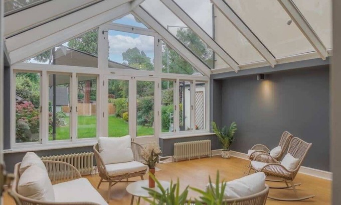 Old Windsor House | Cosy Family Home In Windsor, Close To Legoland