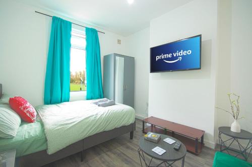 Waltham Forest Apartment | Cosy family home w/Wi-Fi, parking, self check-in