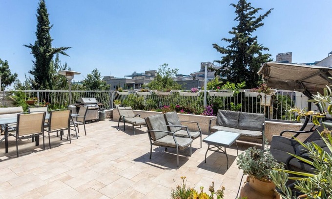 Meqor Hayyim Apartment | Cosy family penthouse with 2 large terraces