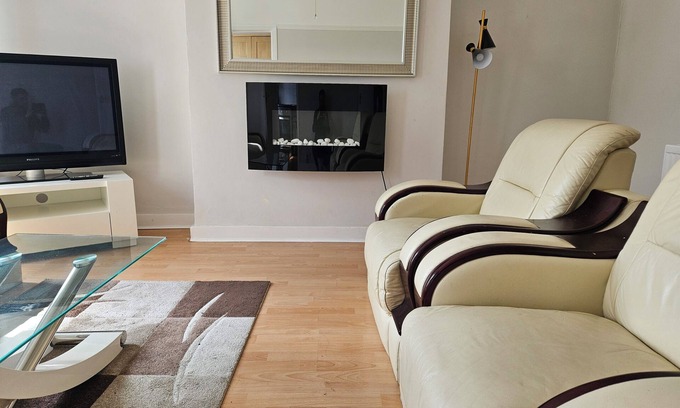 Addiscombe Apartment | Cosy Flat with private entrance near East Croydon