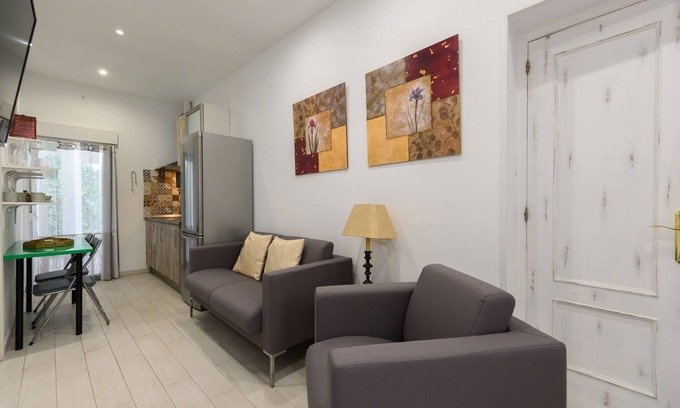 Colonia de la Prensa Apartment | Cosy flat with terrace and spaces for remote working in Madrid