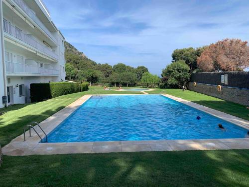 Aiguablava Apartment | Cosy flat with terrace, swimming pool and parking in Begur
