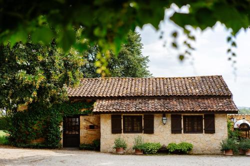Prayssac House | Cosy former bakery house with communal swimming pool