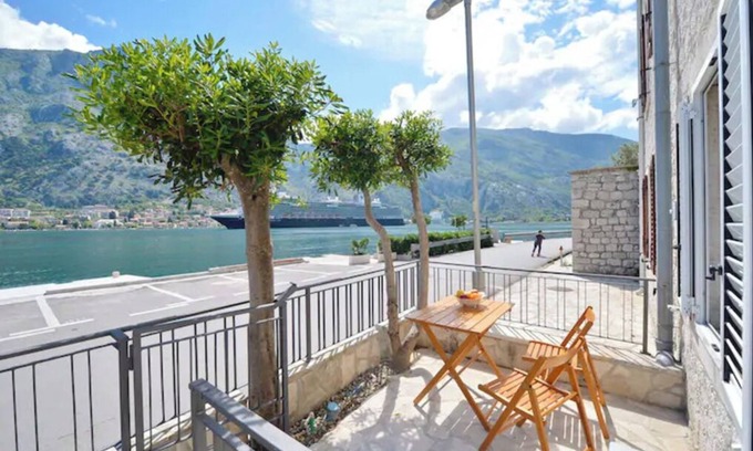 Muo Apartment | Cosy frontline apartment,sea access at your door step