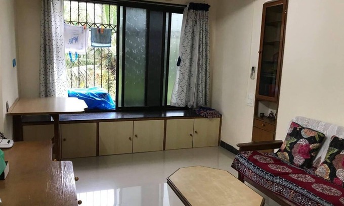 Bandra West Apartment | Cosy furnished bedroom in an apartment in Bandra