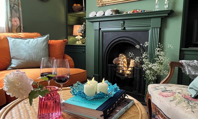 Upper Town Cottage | Cosy Georgian cottage, very central, newly renovated, with a courtyard, sleeps 3