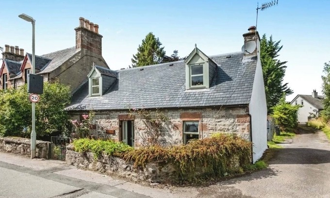 East Lewiston Cottage | Cosy Highland Cottage Stay