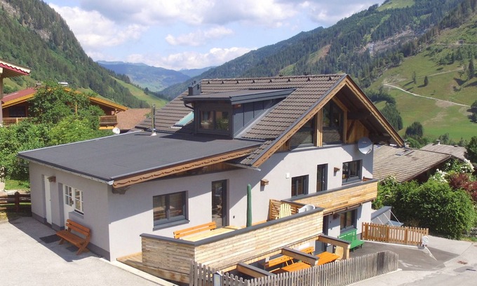 Rauris House | Cosy holiday home by the slopes