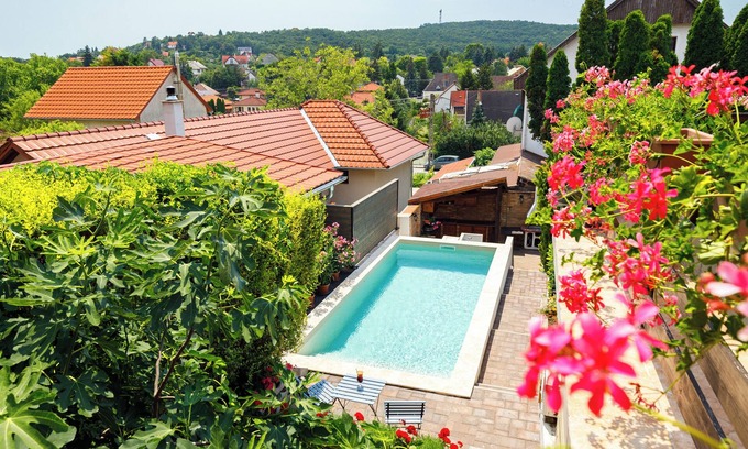 Balatonalmadi Apartment | Cosy holiday home with pool/BBQ/ACnCasa Montana - CAPRI Apartment with lake view