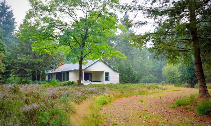 Maarheeze House | Cosy Holiday Home in Maarheeze with Verandah