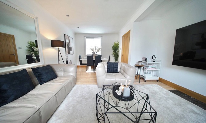 Birmingham House | Cosy Home- Sleeps 5+City Centre+ Netflix+Free Park