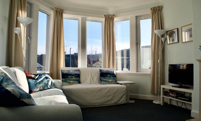 Restalrig House | Cosy Home with Views of Arthur's Seat