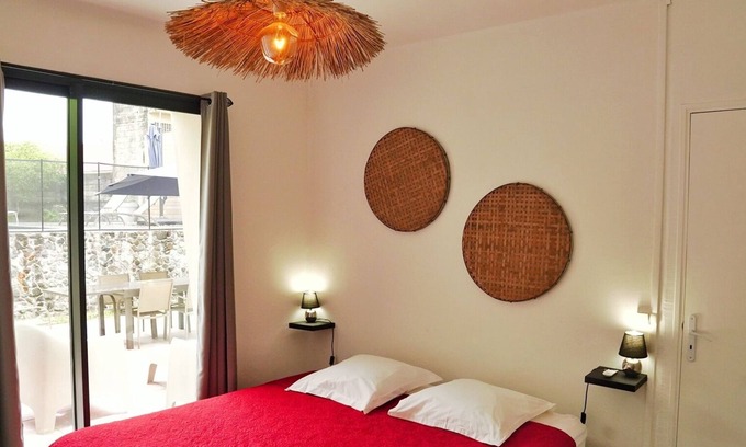 Tartane House | Cosy House in Saint-Pierre,Family-sized,Mount Pelée View,3 min walk to the Beach