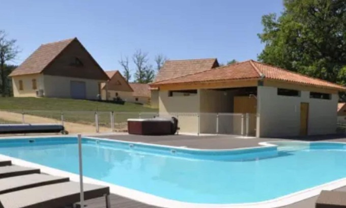 Lacapelle-Marival House | Cosy house on holiday park with swimming pool