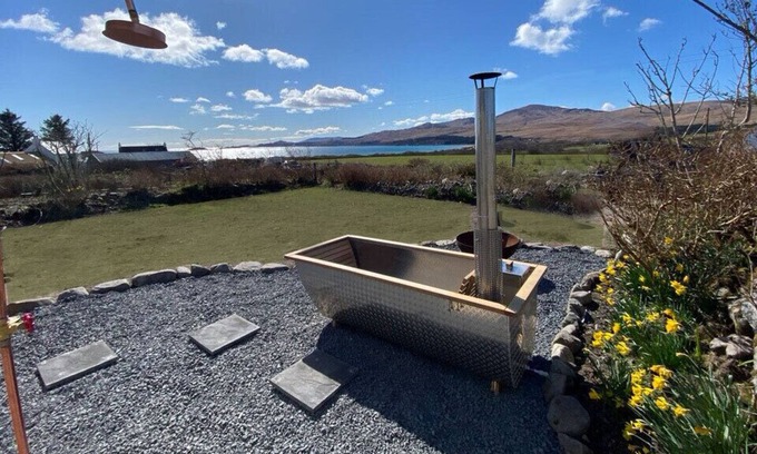 Isle of Jura Cottage | Cosy island cottage retreat for 2 with hot tub & sauna. Isle of Jura