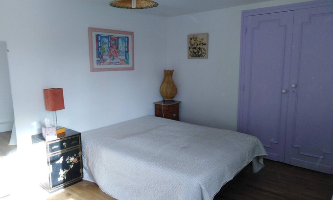Le Pechereau House | Cosy, light lavender-colored room, rated 3*.
