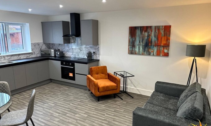Long Eaton Apartment | Cosy Long Eaton Flat: Perfect for All Stays