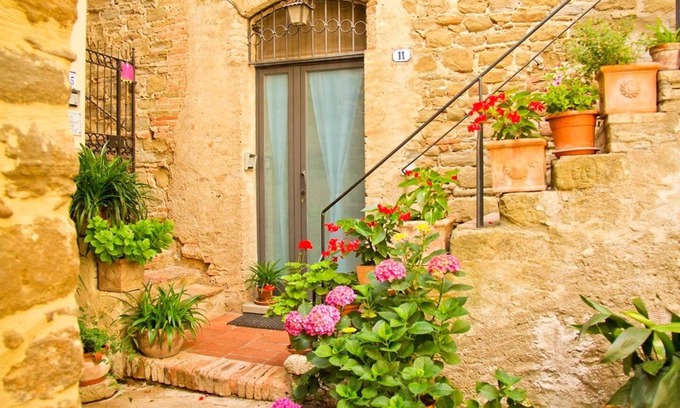 Bettona Apartment | Cosy medieval flat 20m from square