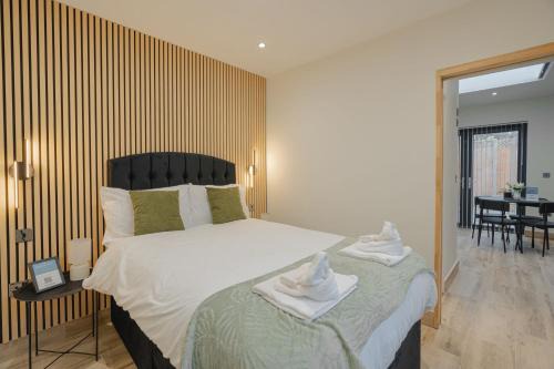 Enfield Highway Apartment | Cosy Modern Flat Sleeps 3 Direct Links to Central London - Flat 2